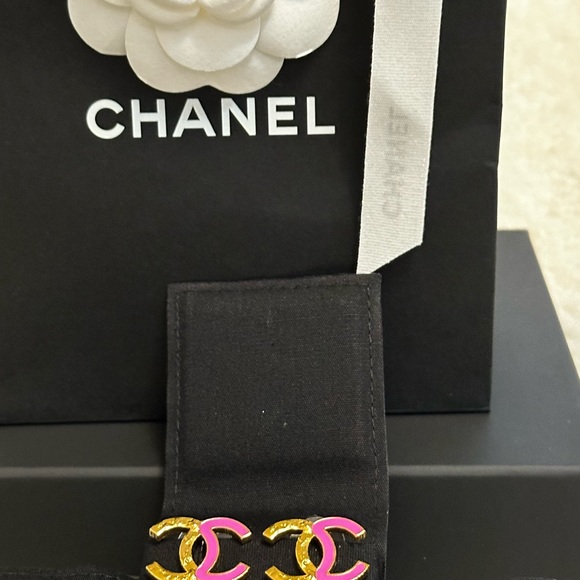 Chanel Cc Logo Earrings - Picture 8 of 9